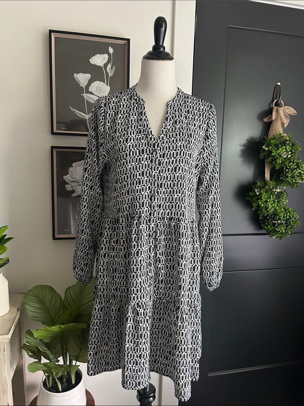 🌹Never worn M Black & White Geometric Tiered Long-Sleeve Dress